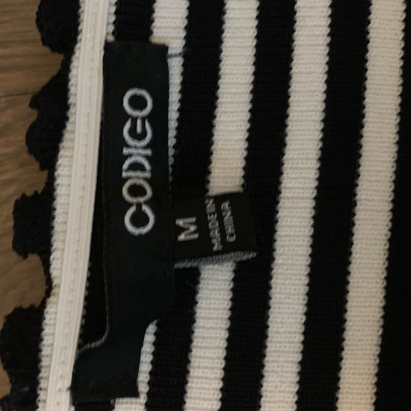 WHITE AND BLACK SHIRT - Picture 2 of 2